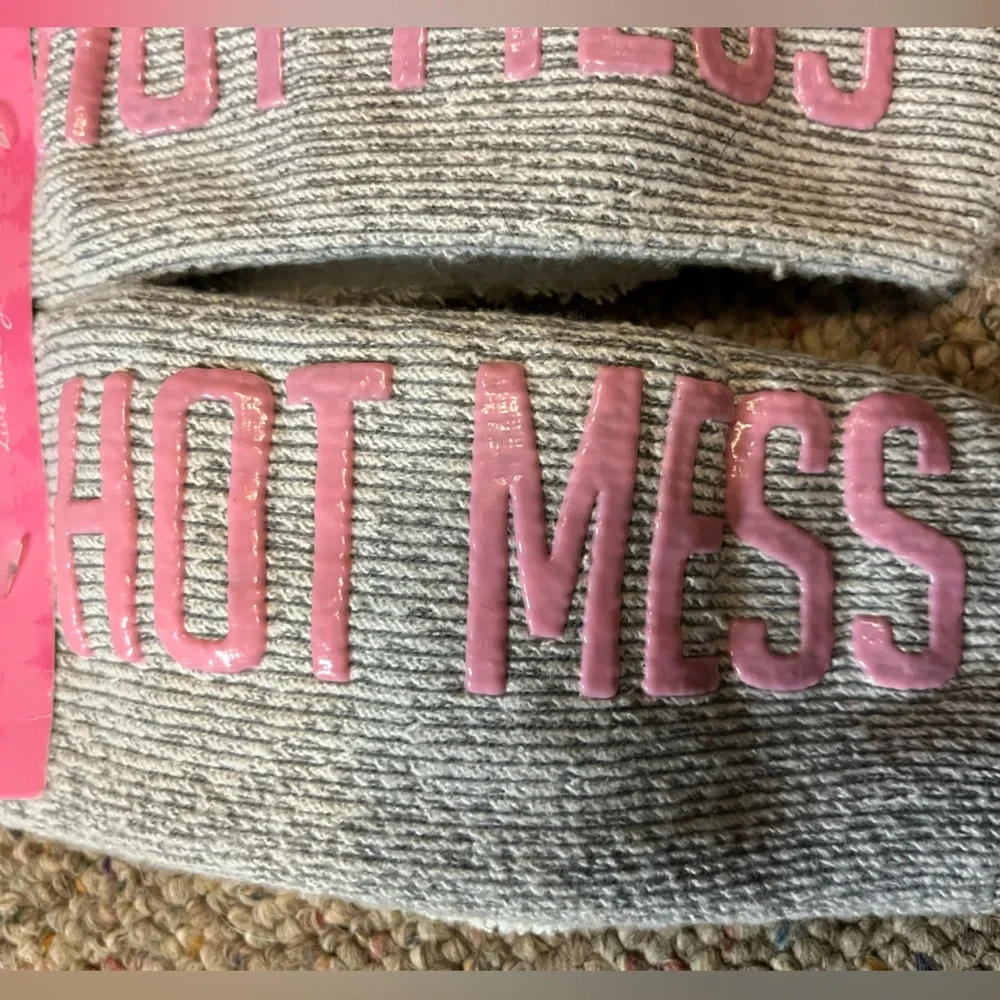 🆕 Simply Southern HOT MESS Non Slip Socks